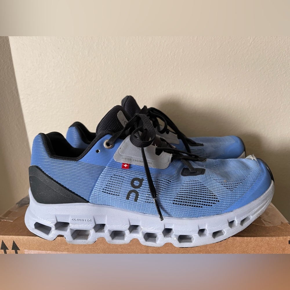 On Cloud stratus women’s size 8.5 color Marina | Magnet